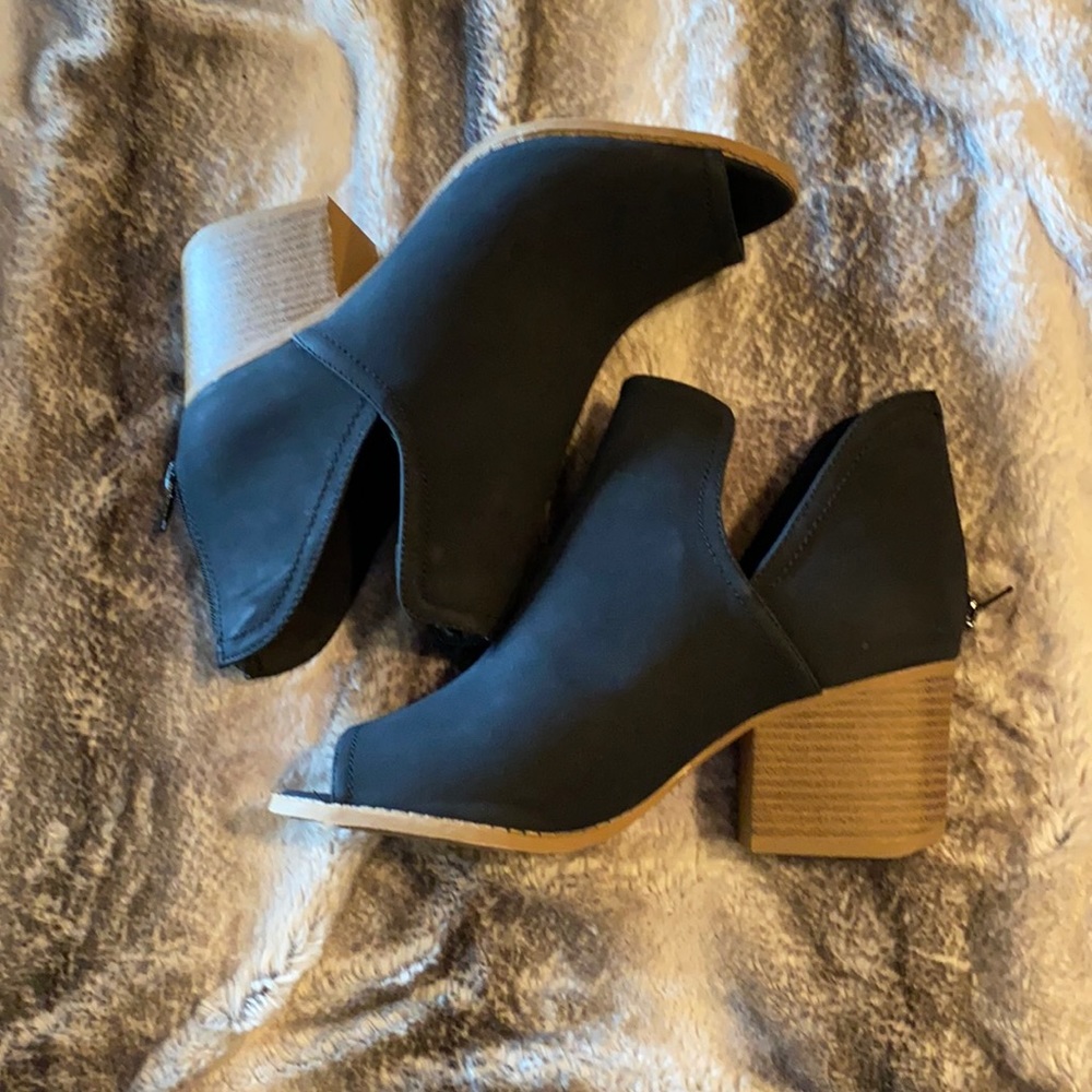 Qupid low open toe heels